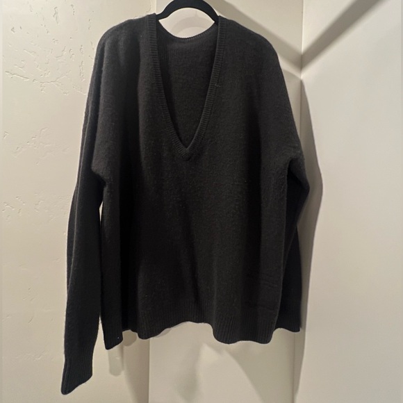 Frenckenberger Black Cashmere Mini V-Neck Sweater